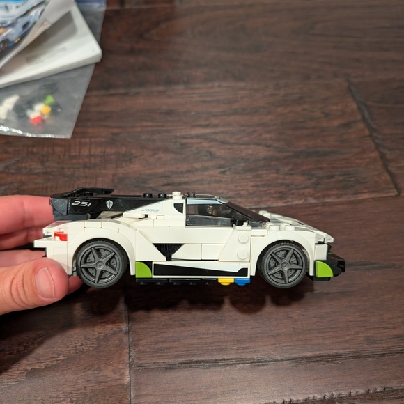 LEGO Speed Champions Keonigsegg Jesko (76900) White and Black Race Car Lego Set - Picture 7 of 10
